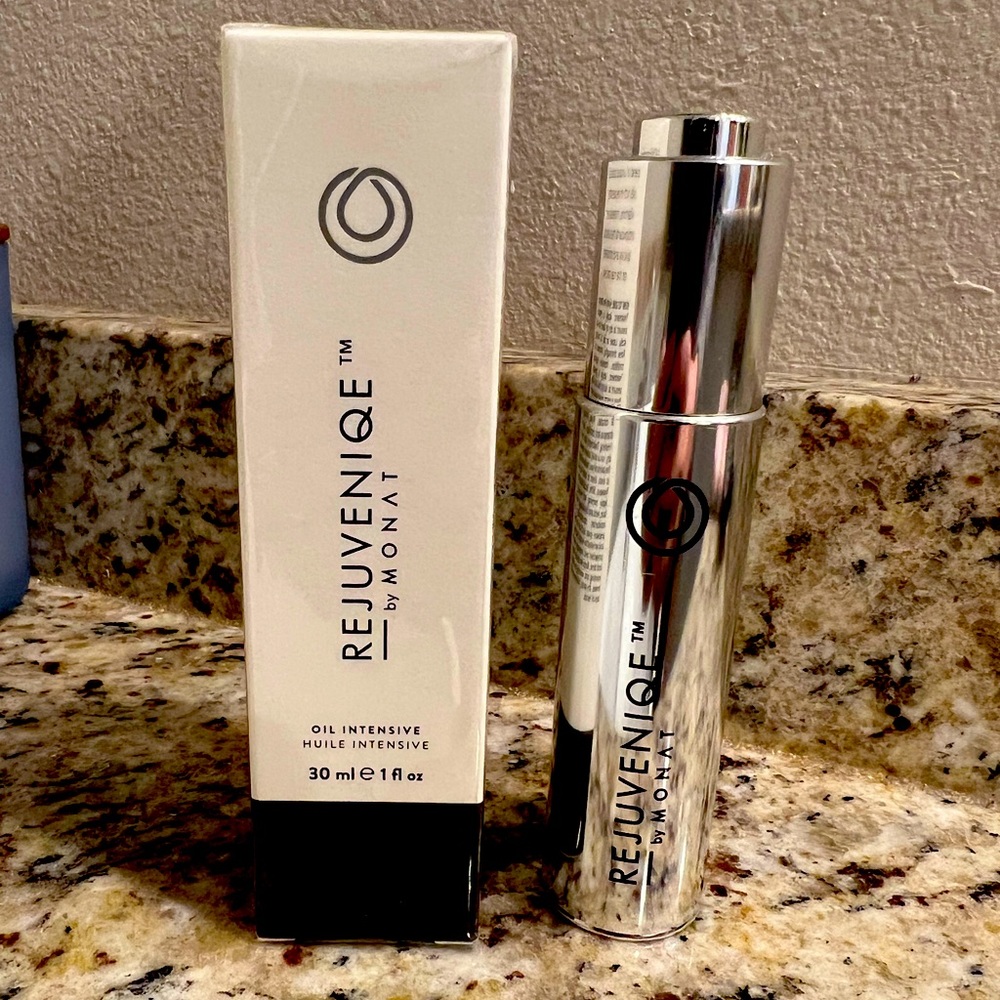 Monat Rejuvanique Hair Oil NWT